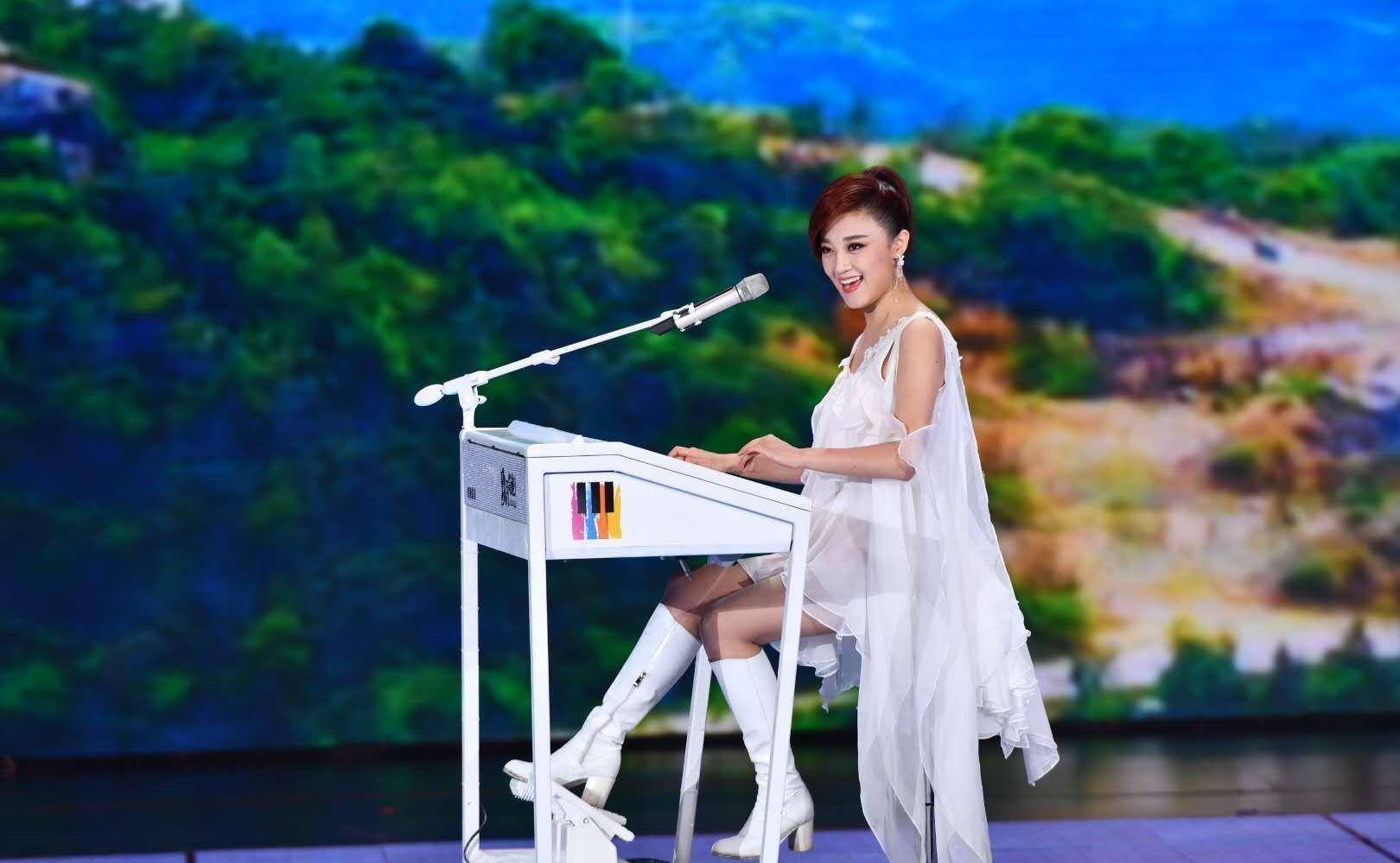 原创玖月奇迹王小玮被曝光分手前夫后生活很幸福演出时一身奢侈品