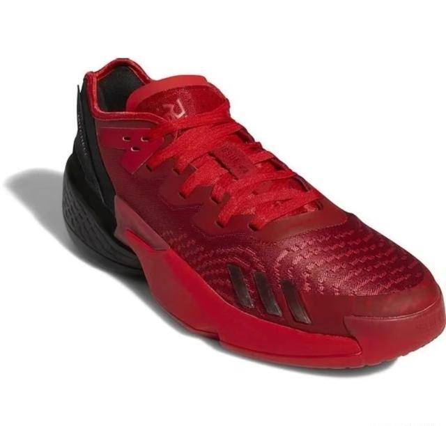 原创             米切尔4代签名球鞋曝光！不可否认，Adidas篮球鞋的确在走下坡路