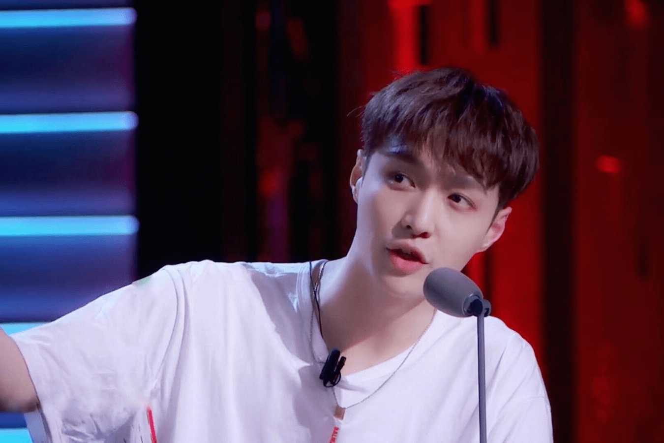 张艺兴首谈微博改名原因,35岁恋爱结婚,不爱美女爱胖男_饺子_网友