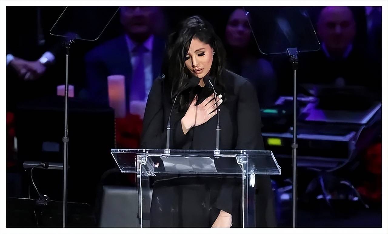 原创减20斤赘肉一身豹纹抹胸长裙大秀身材科嫂绯闻缠身却开怀大笑