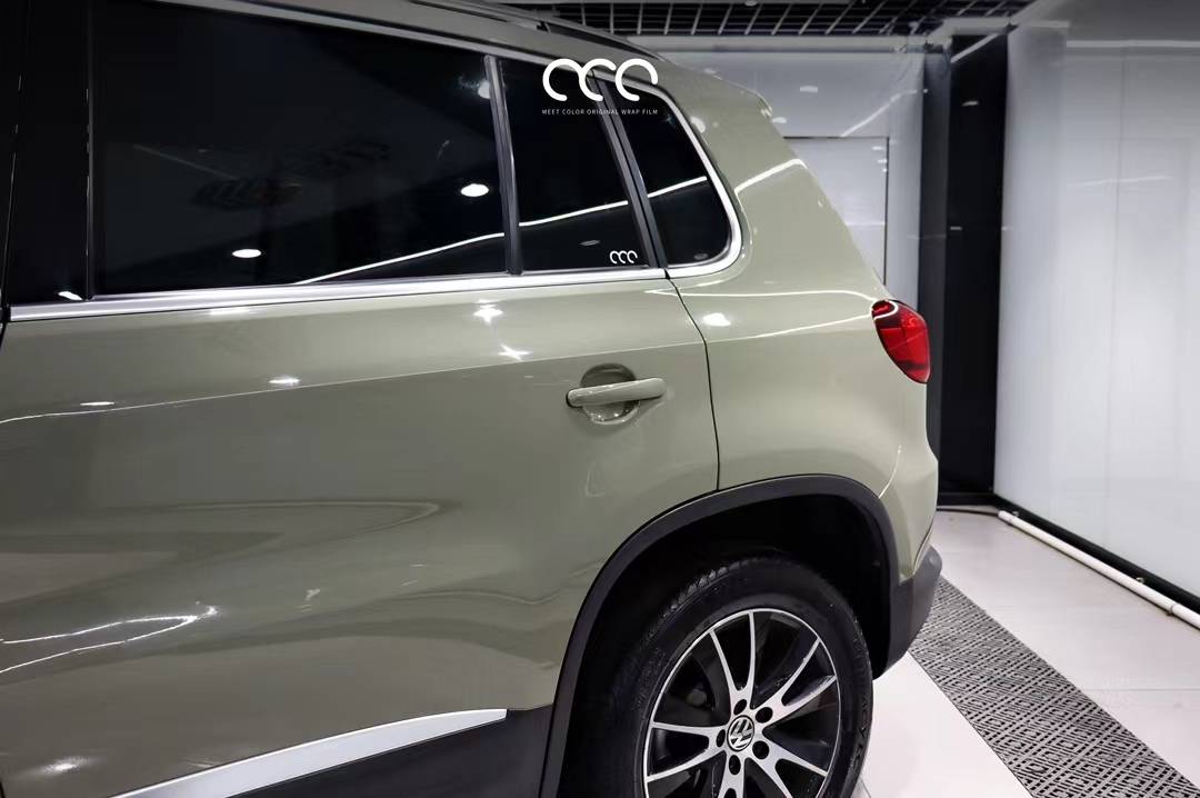 大众途观漫彩改色膜超亮pet卡其绿,凸显稳重内敛的气质感_搜狐汽车