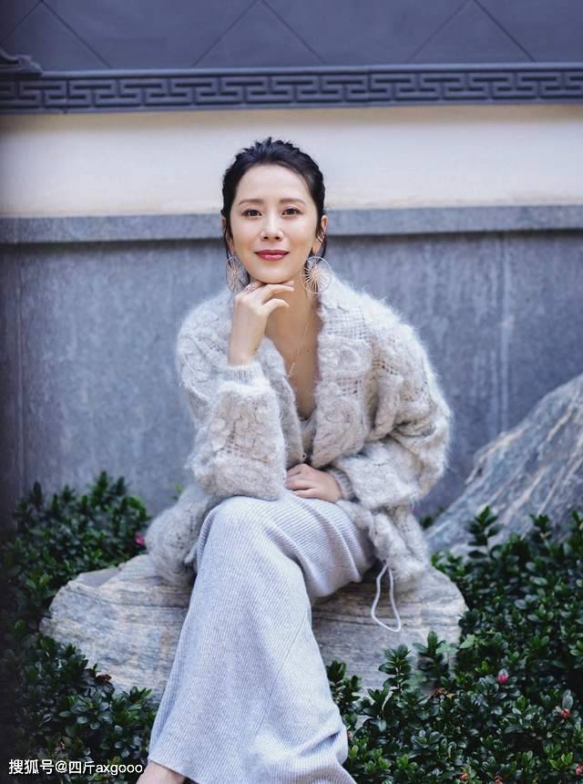 海清去农村拍戏惹争议,网友不满媒体吹捧敬业