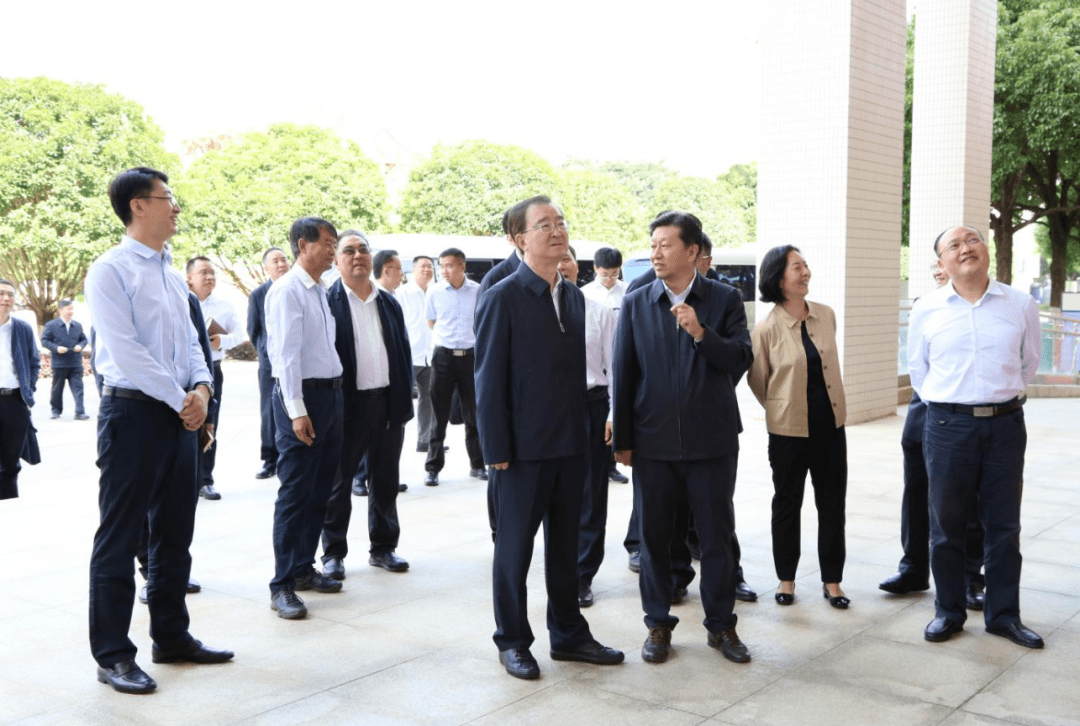 省委書記王寧調研雲南民族大學時指出辦好雲南民族大學至關重要