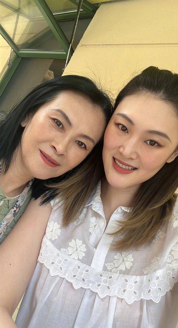 王一梅生日晒美照,化身霸道总裁,为丁霞退役铺路_辽宁女排_球迷_岗位