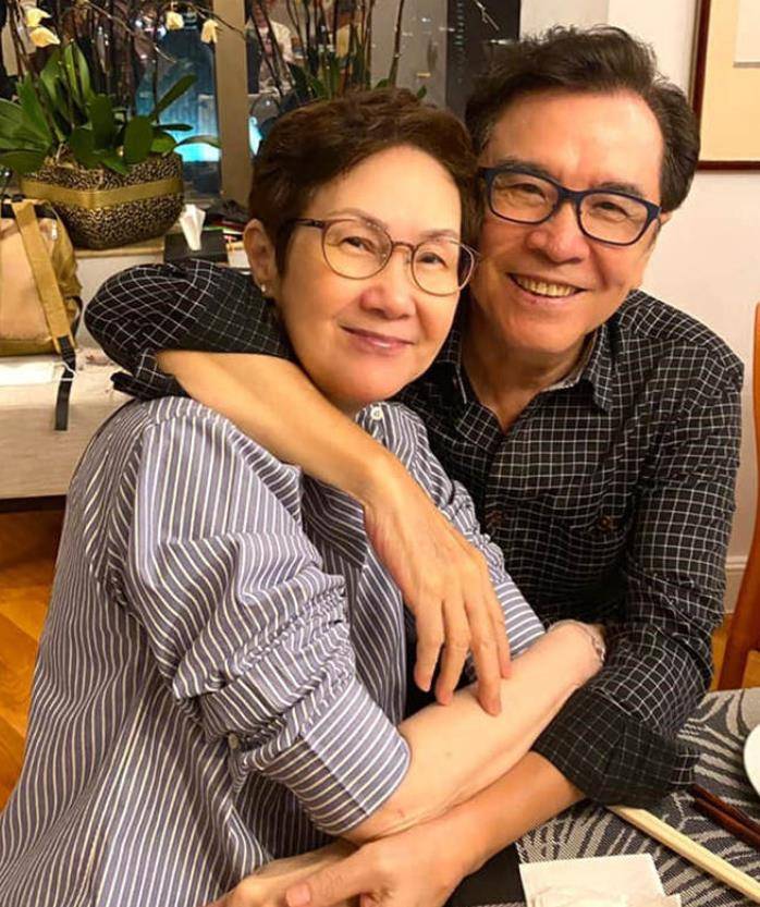 原创姜大卫夫妇家中宴请一众老戏骨大鱼大肉太丰盛豪宅内景曝光