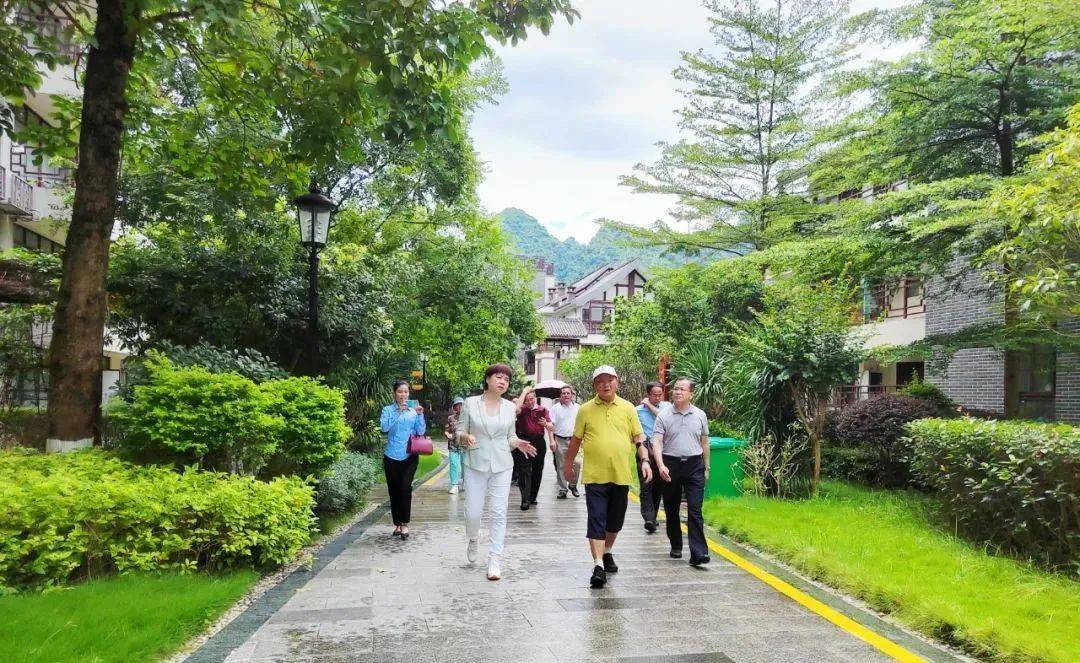 自治区老领导车荣福莅临巴马世纪养生园考察