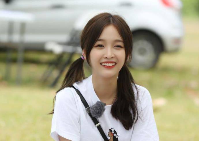 67 终于明白吴宣仪初中时为何没恋爱,看到戴眼镜照片:应该没人敢追