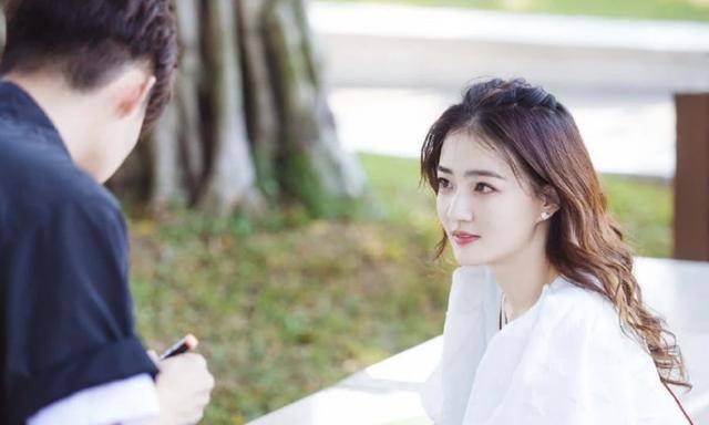 陈乔恩嫌自己腿粗,徐璐一个举动显教养 ,网友:早就看出来了_男友_话题