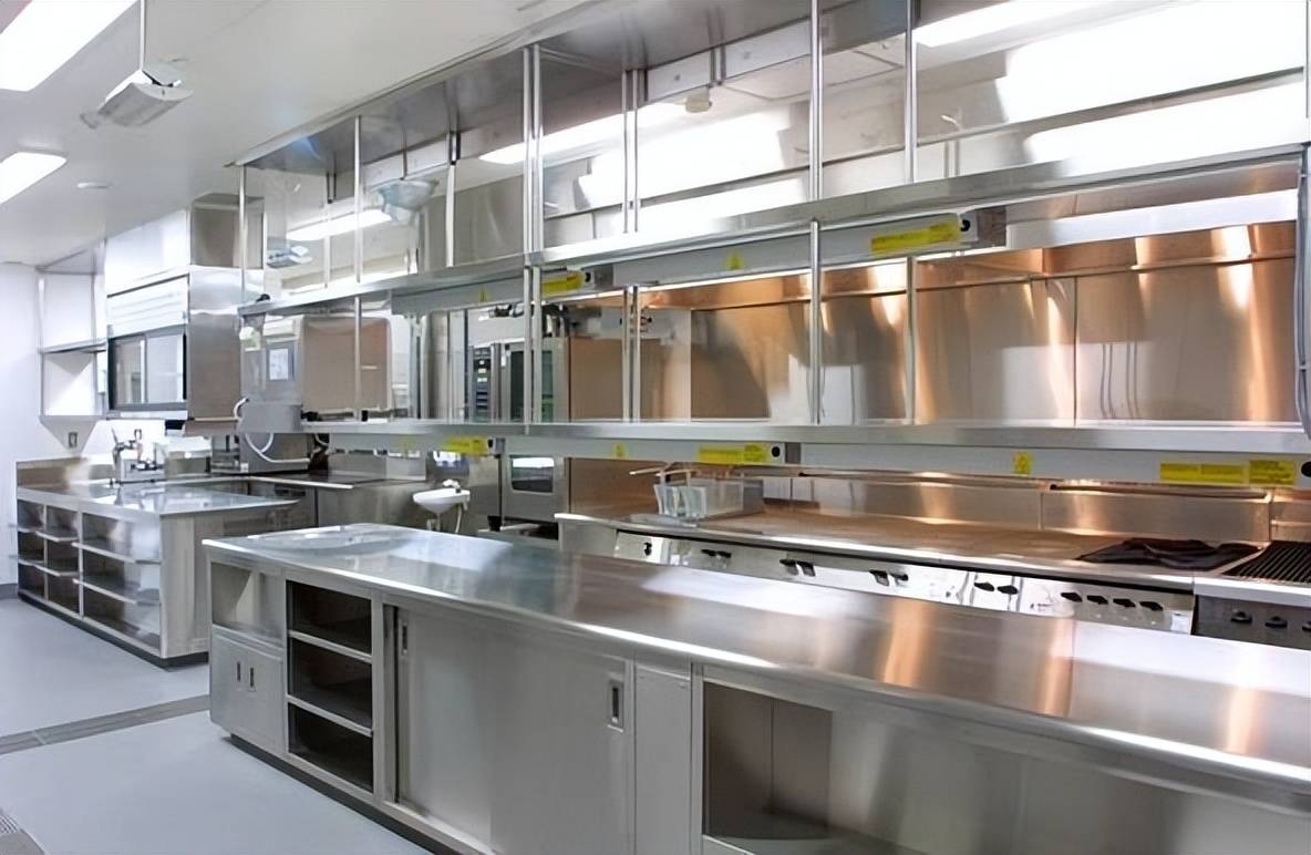 华厨厨房设备:深圳五星级酒店厨房设备布局的原则如下:厨房设计的好坏