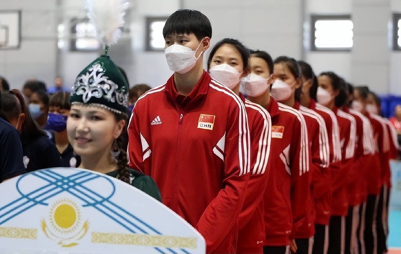 原创中国女排03爆冷惨败球员不服判罚抗议日本队员放肆庆祝鞠躬