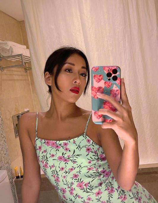 原创吉克隽逸真是时尚宠儿黄黑皮肤穿搭妖娆时尚堪称东方芭比