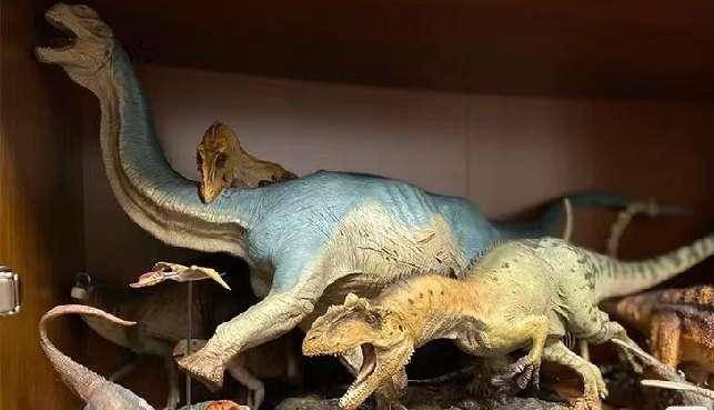 ss异特龙捕食圆顶龙ss的恐龙雕像系列在恐龙圈里可以说是巅峰之作