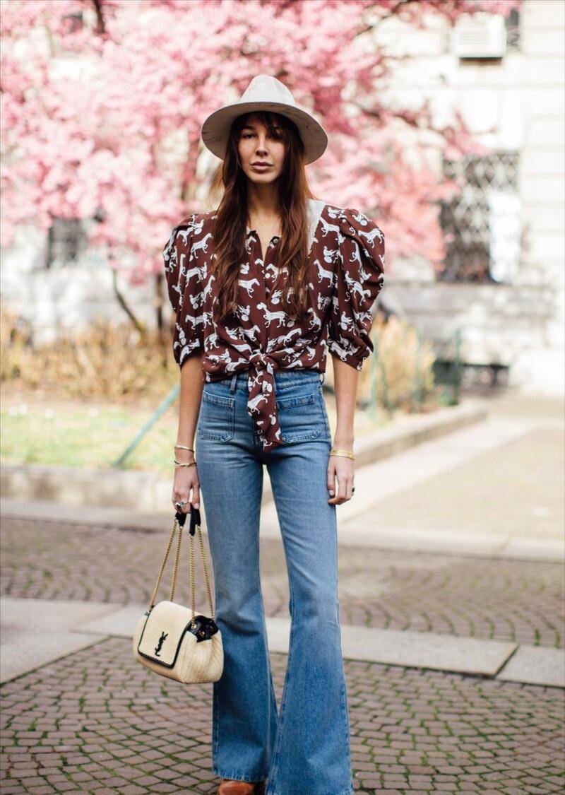 Printed tops with a full sense of early autumn atmosphere, with any co ...