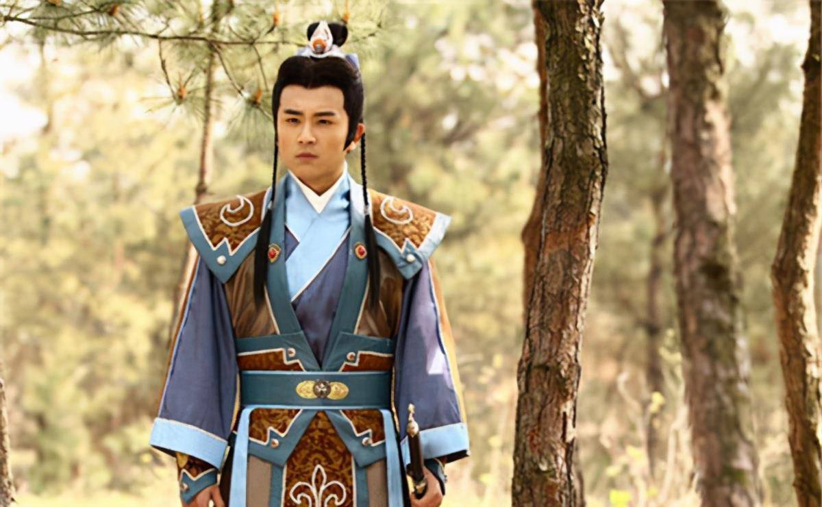 古装男神张迪与妻子出镜带货,发福撞脸张嘉益,网友:一胖毁所有_刘玉婷