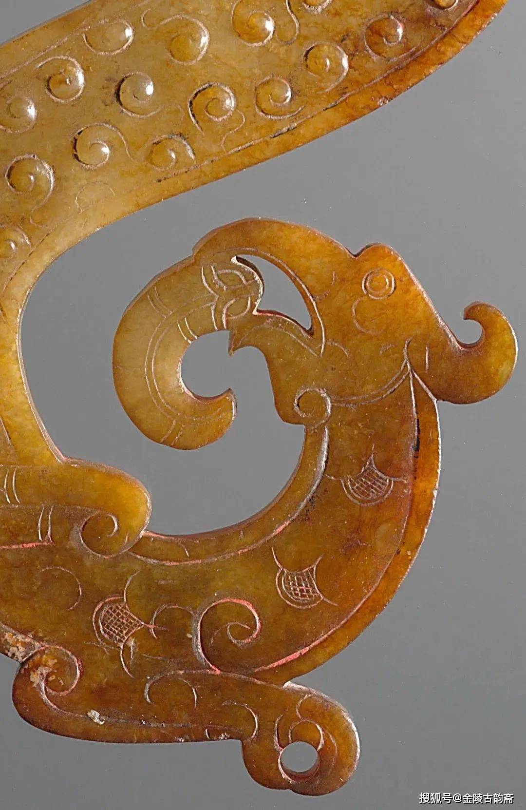 浅谈东周秦汉玉龙的时代特征_纹饰_龙形_胜村