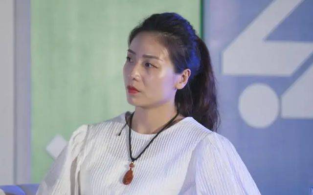 中午12点,魏秋月亮相,中国女排功勋新职务曝光,蔡斌如虎添翼_包袱