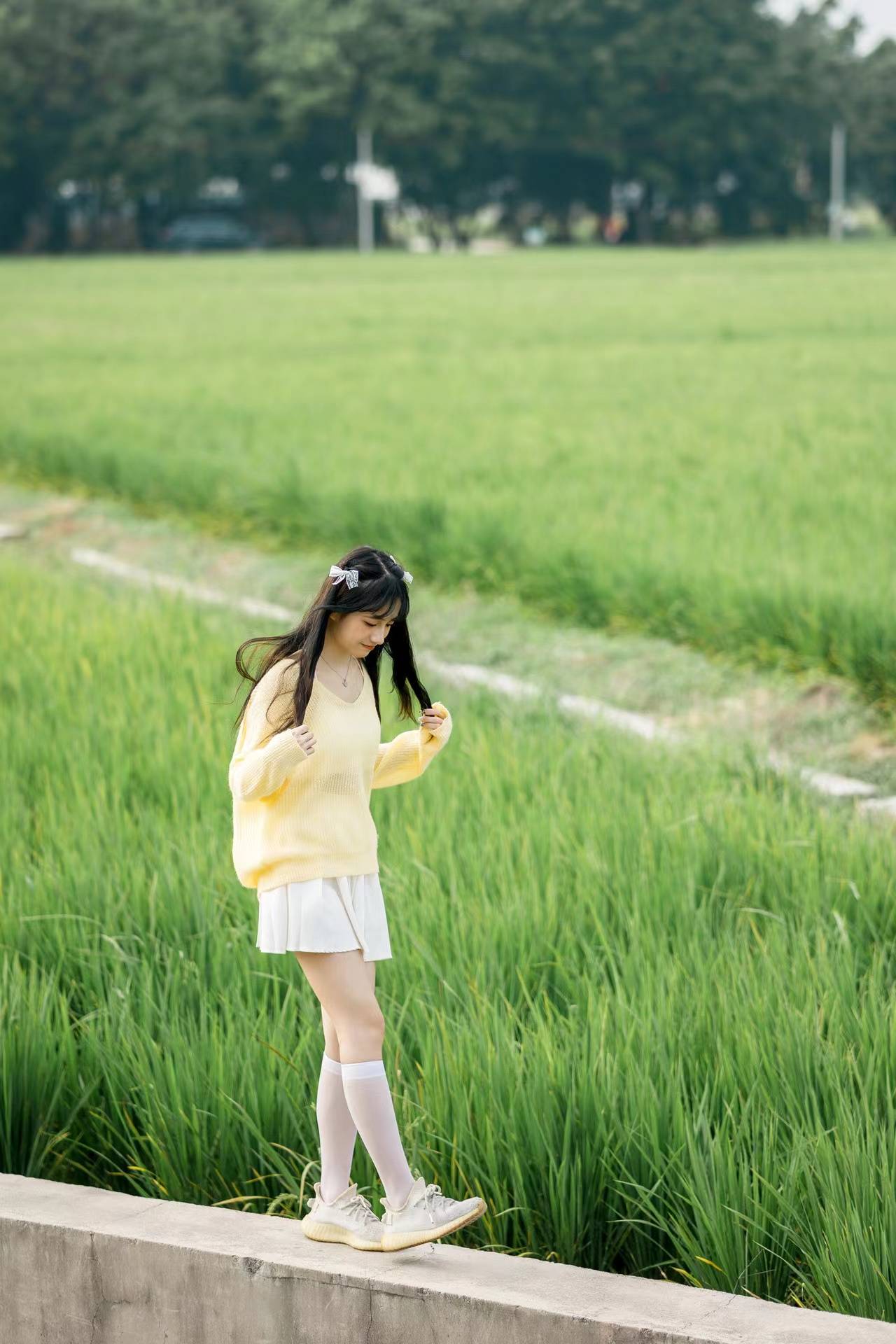 路边花海户外人像这样拍人像好看不止一点