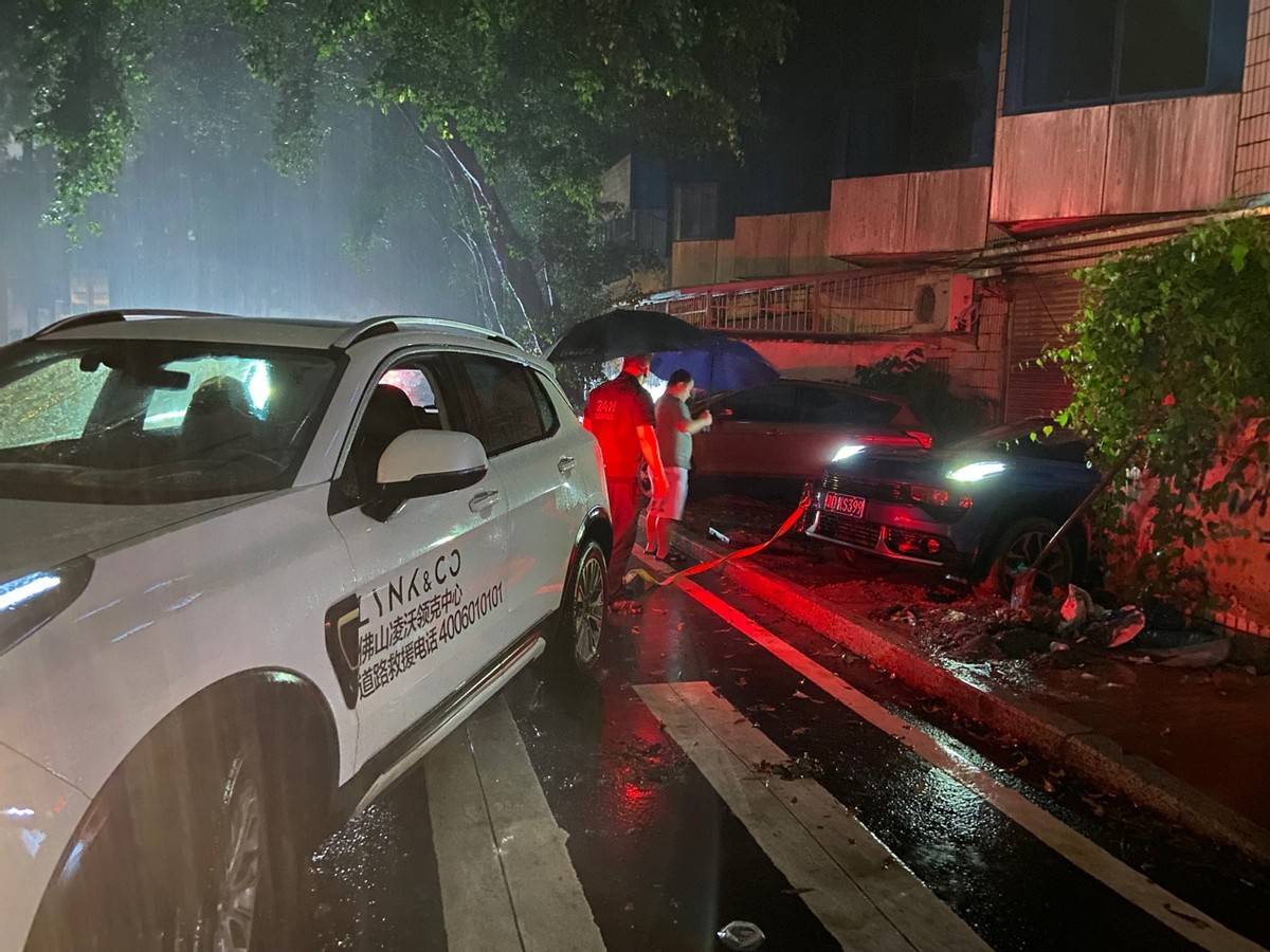 风雨交加的夜晚也有领克24小时免费道路救援贴心守护