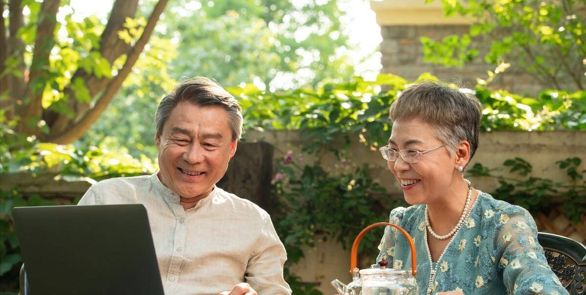 原创80岁老人直言去过养老院请过保姆才明白晚年最好的归宿在哪里
