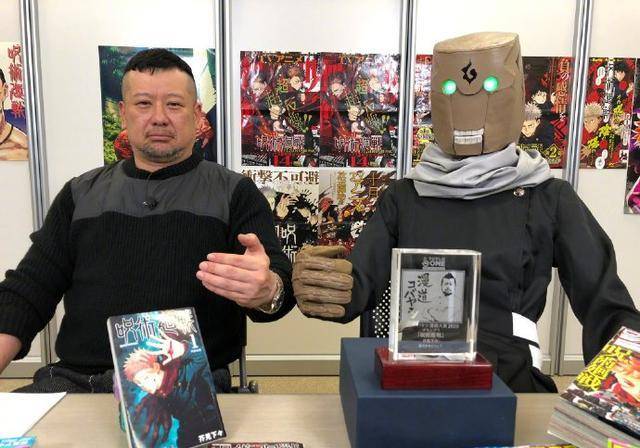 《咒术回战》原作者cos机械丸,第一次在电视露面