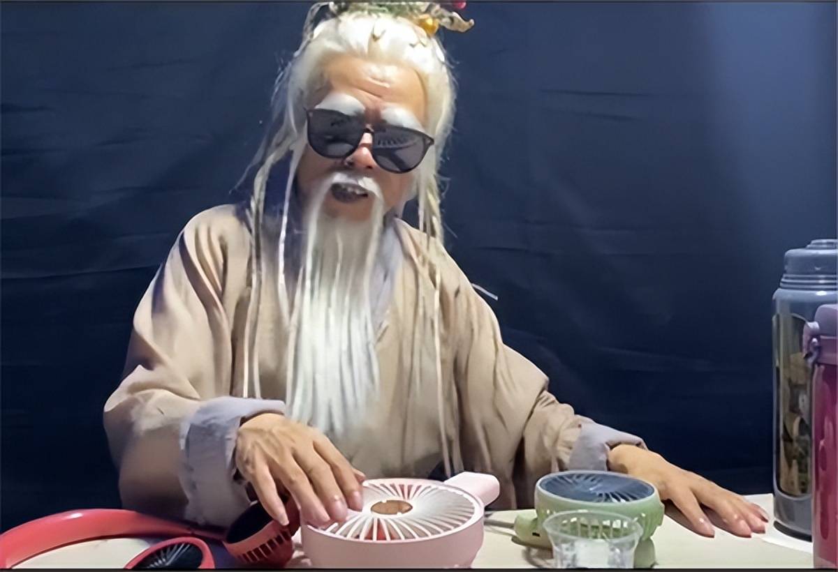 原创潘长江再次活跃起来扮葫芦娃爷爷玩dj谢谢默默为老潘点心的你