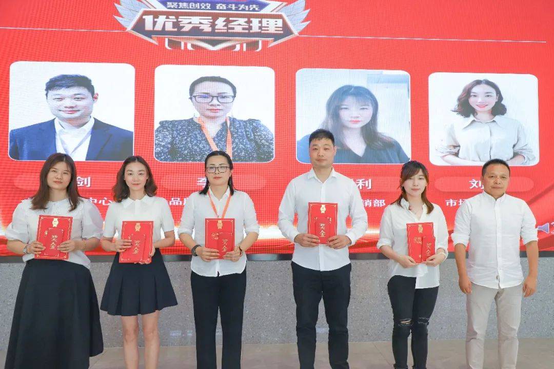 盐津铺子2021经营年度评优表彰大会圆满举行_张学武_公司_董事长