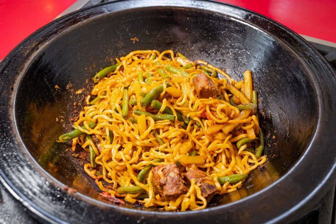 排骨鲜豆角焖面除了莜面,面粉做的面也有自己的一席之地.