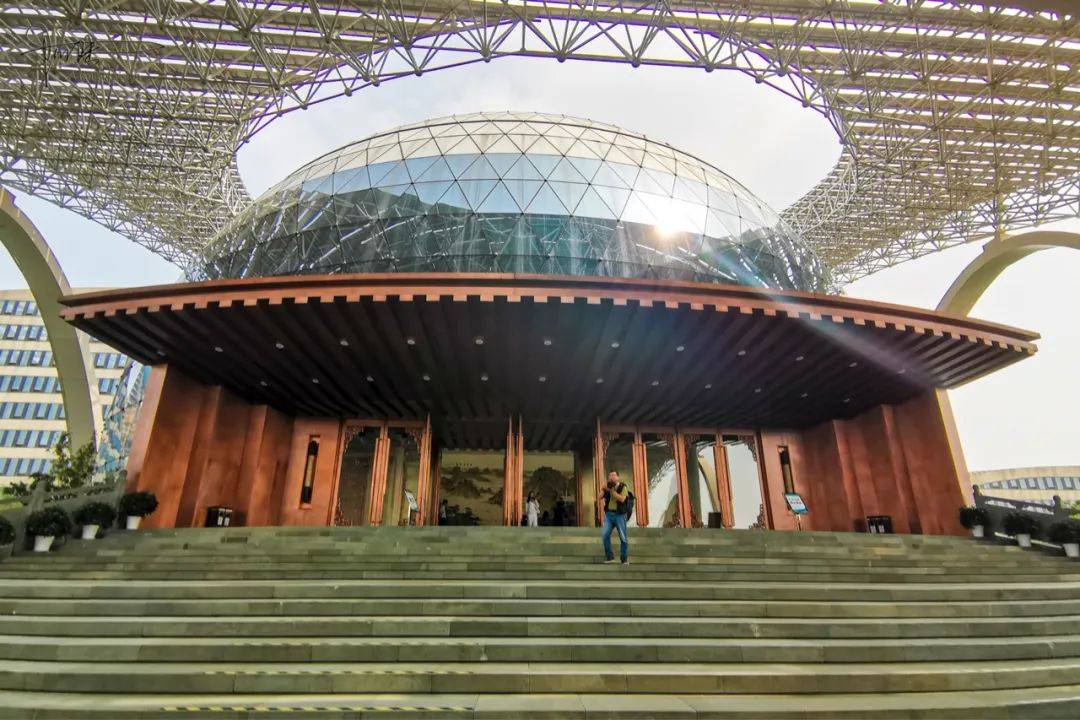 炎炎夏日,这个高大上的g20峰会体验馆也是相当冷清,门可罗雀_杭州