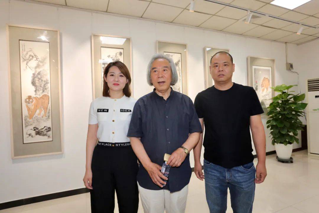 "虎啸风生"肖培金壬寅生肖虎作品展在静海区养素画