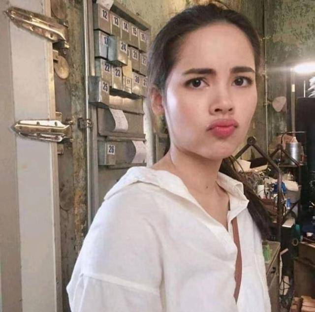 丫丫,14岁以模特起家,后来先后参加策划,杂志,走秀,参与mv,他们被前三