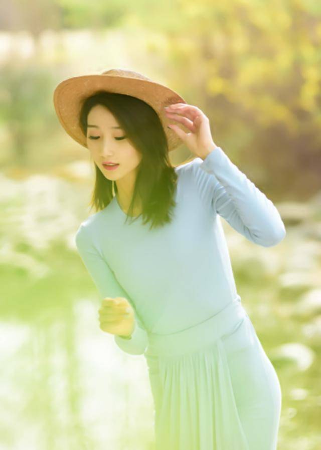 优雅女人如何拍照,9款拍照动作,拍照不紧张,优雅气质又漂亮