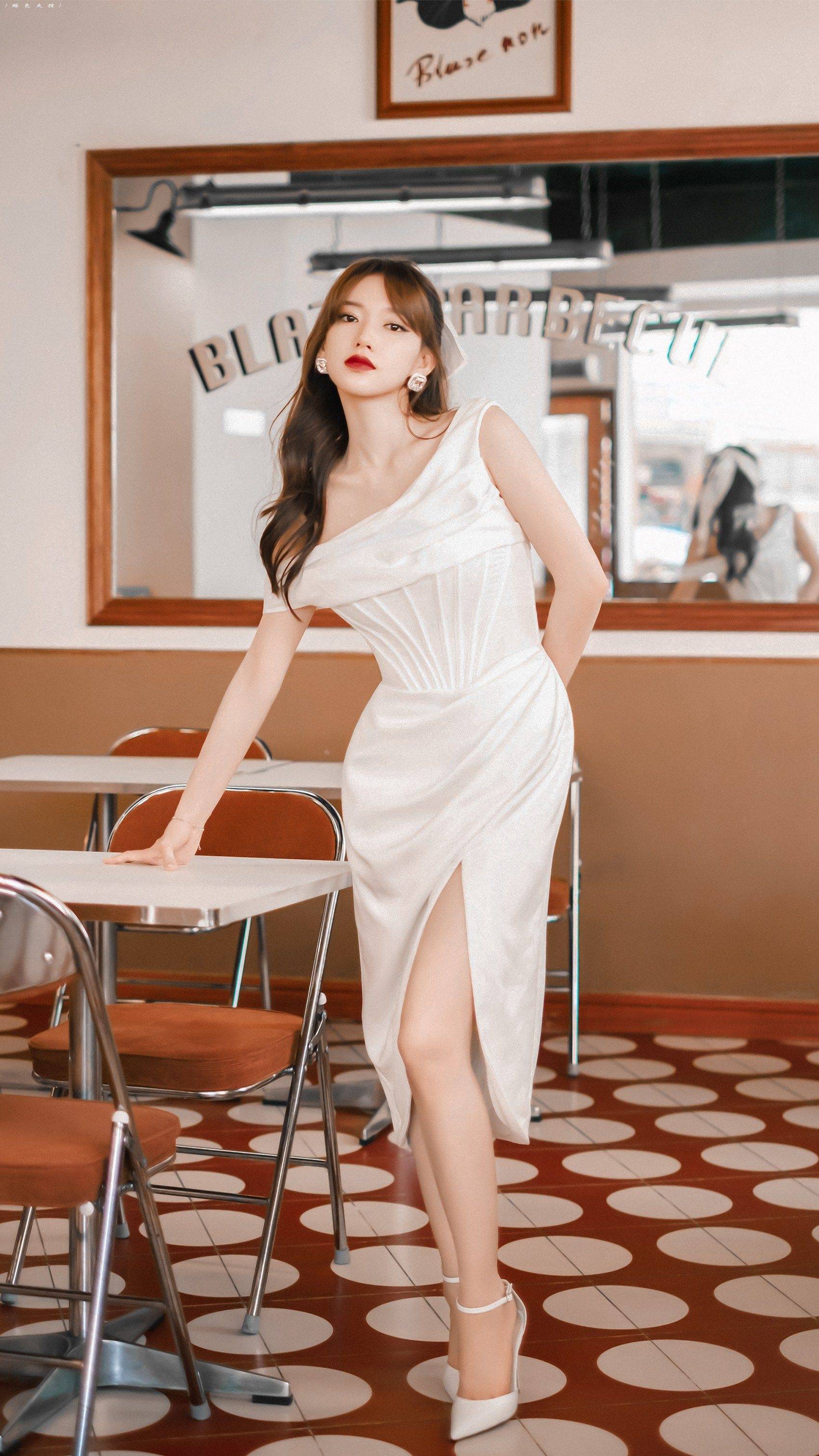 程潇白色连衣裙性感写真_程潇_写真_连衣裙