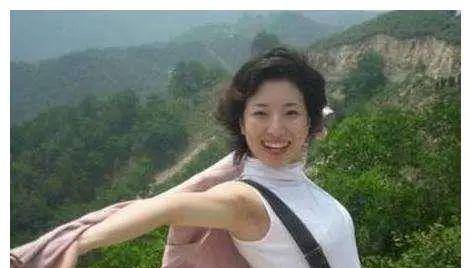 原创冯小刚前妻长什么样？年轻时照片曝光，颜値气质碾压徐帆！