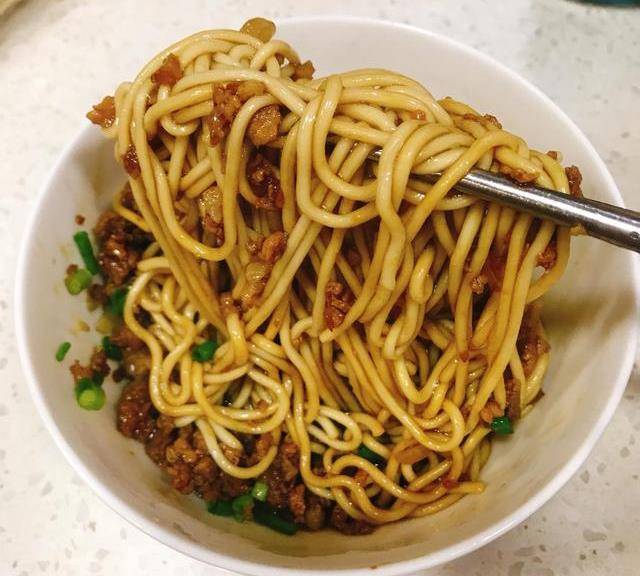 把美味的炸酱面搬回家,手把手教你做酱料,拌粉拌面都好吃_味道_时候