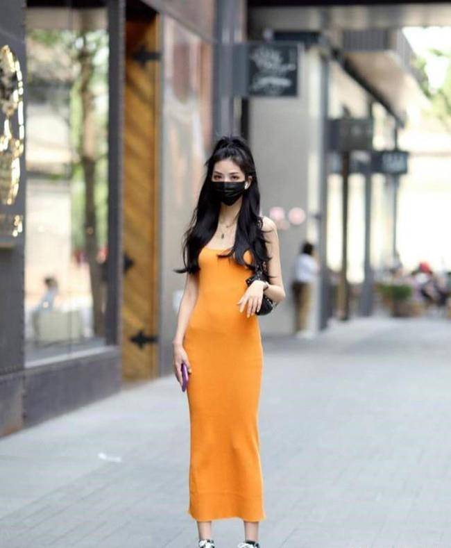 双赢彩票街拍反映出城市的时尚穿着水平看一下江苏美女夏季如何搭配(图2)