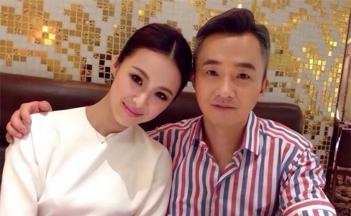 原创她是东方卫视主持人23岁嫁41岁丈夫两人婚后始终恩爱如初