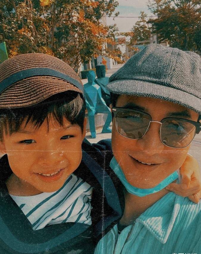 原创刘璇一家四口除了她没感冒儿子到女儿到老公王弢后悔没戴口罩