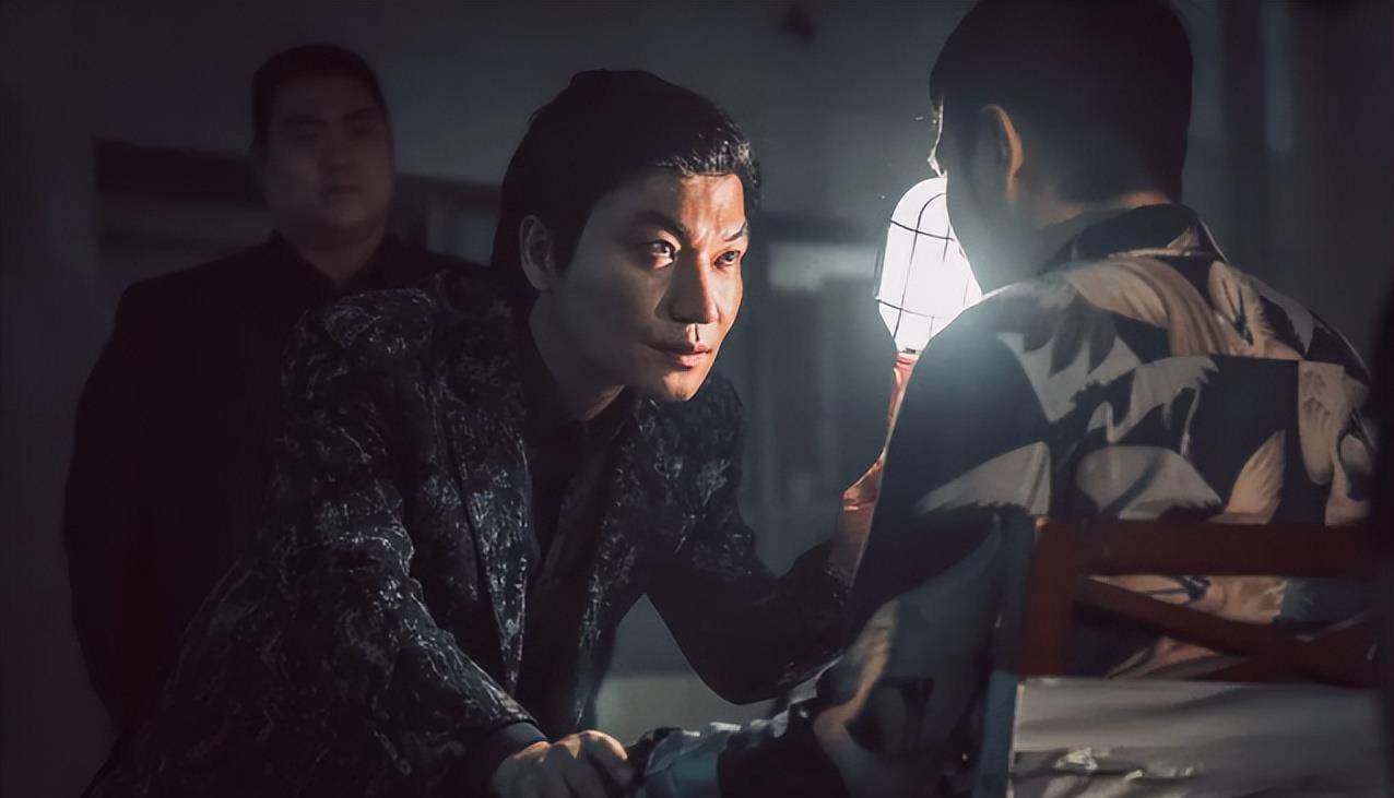 刑警马用铁砂掌将所有帮派暴力制服_电影_张千丹_毒蛇