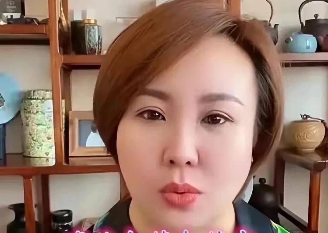 王小利的妻子李琳:赵本山给的太少,丈夫空有名气,如今没钱养家_二人转