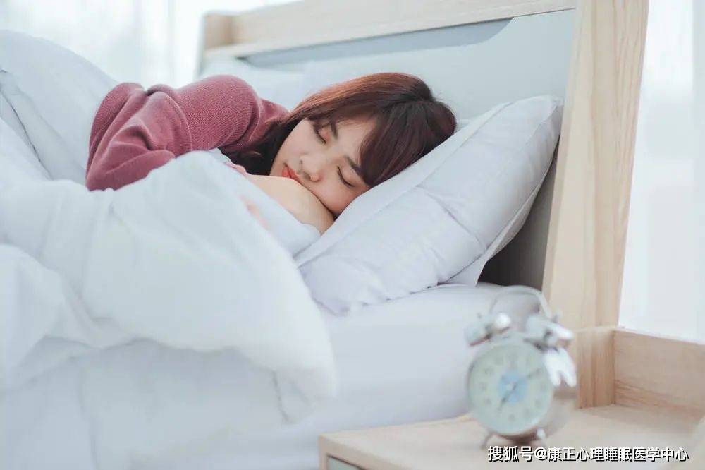 周末补觉的危害可能比熬夜还大