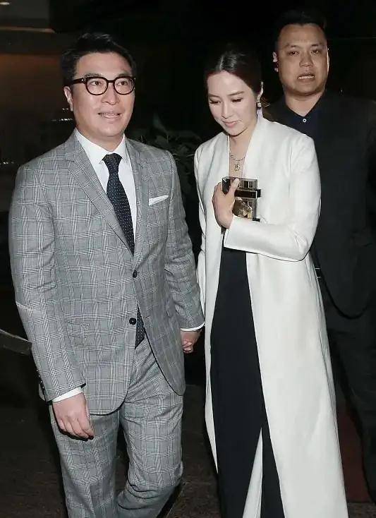 徐子淇真是"豪门旺夫脸",穿娃娃衬衫裙学插花,和妈妈气质相似_效果