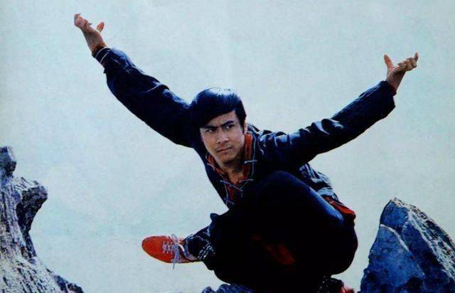 李连杰打不过,洪金宝请不动,甄子丹是他徒弟,却被3个混混打了_赵长军