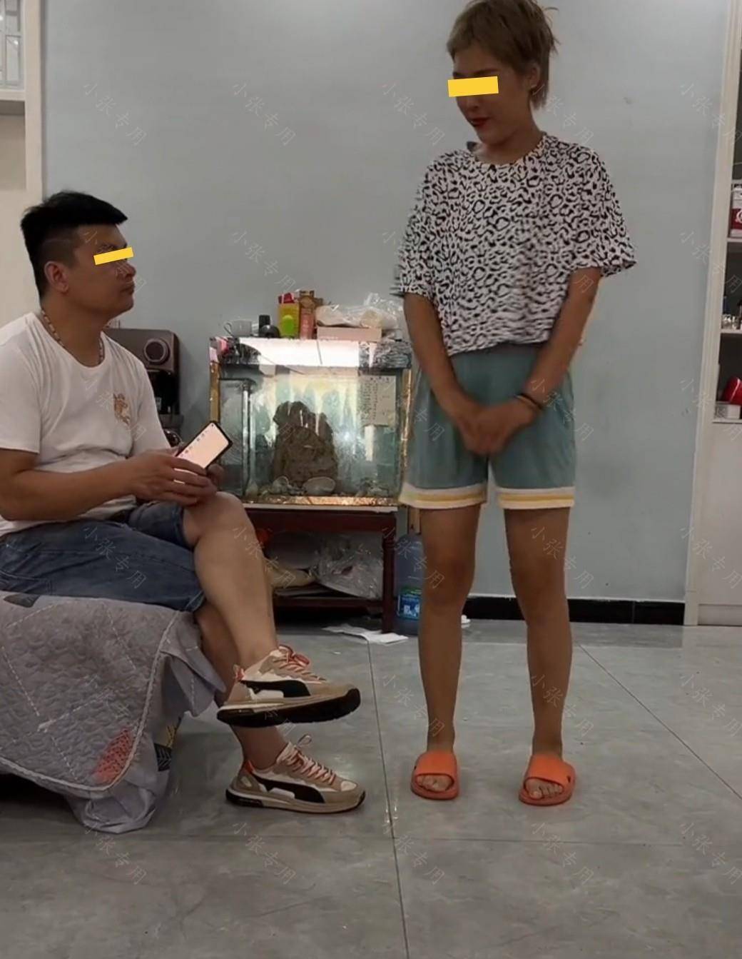 妻子请求丈夫拥抱,但被拒绝了,她拿起拖鞋扇了他一巴掌,丈夫当场妥协