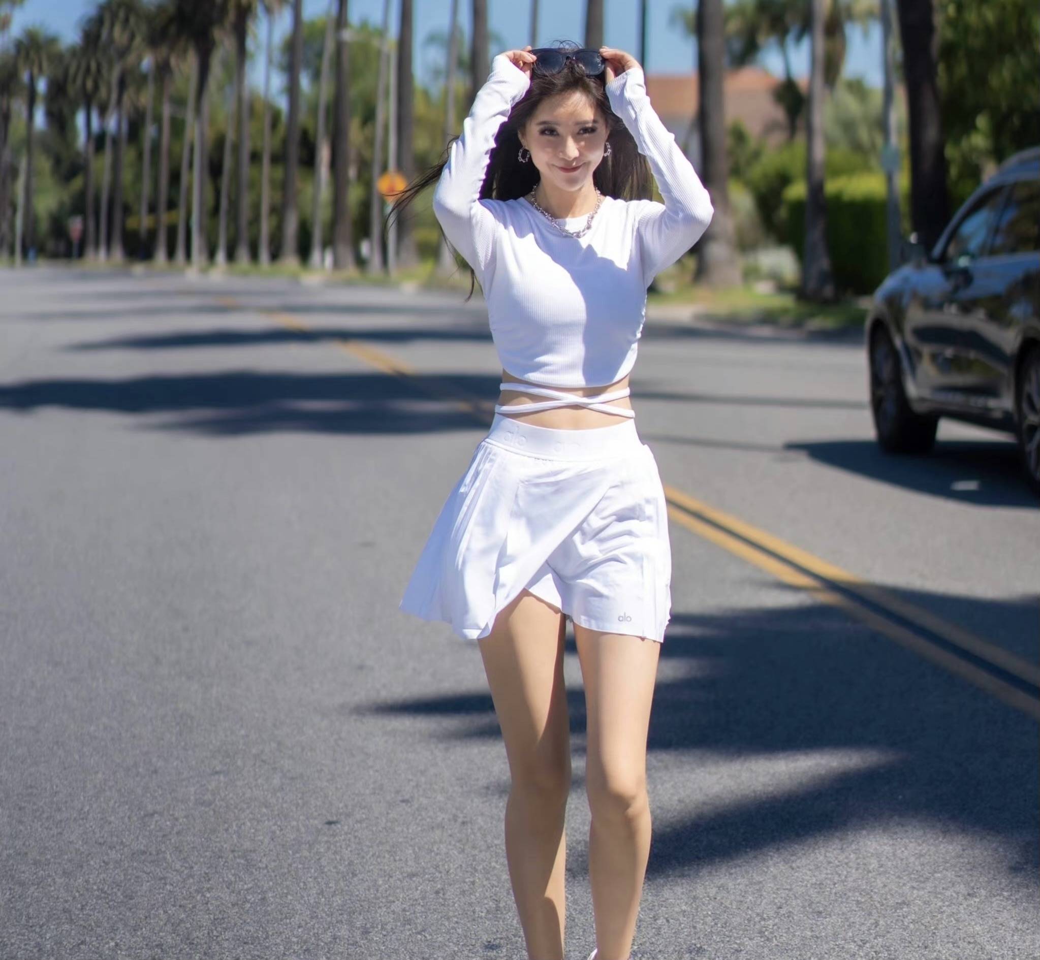 原创中国最美女主播现身奥尼尔家中亲密互动展现身材关系不一般