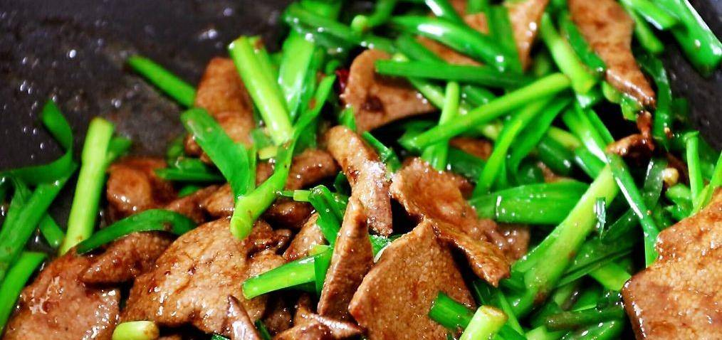 韭菜和猪肝一起炒,比洋葱炒的还好吃,一点腥味都没有_做法_鸡精_料酒