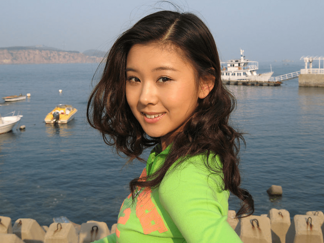 演员李小萌与王雷7年恋爱长跑结婚9年无绯闻36岁生二胎