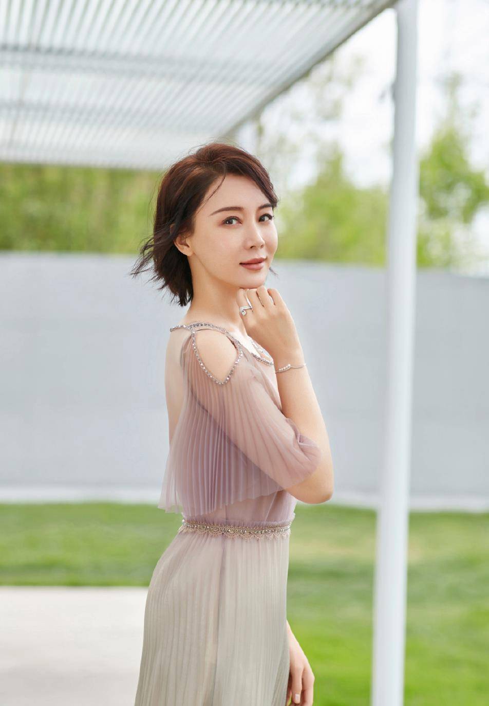 原创中年女性的美全被陈数表现出来了43岁穿拼接裙优雅又飘逸