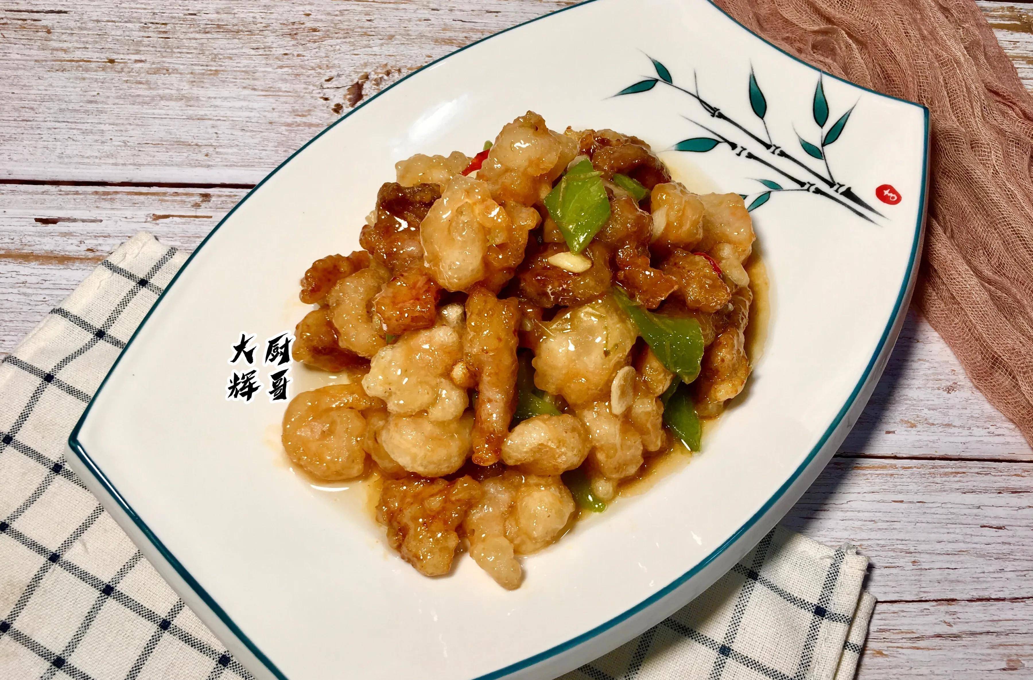 东北菜里的特色美食,猪肉和海鲜搭配的熘双段,外焦里嫩特好吃_虾仁