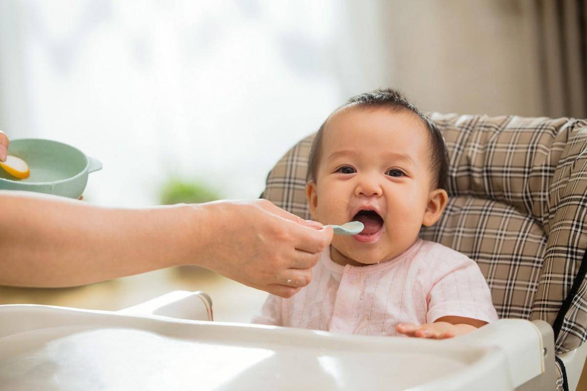 孩子什么时候添加辅食？不是4个月也不是6个月,很多家长还不知道