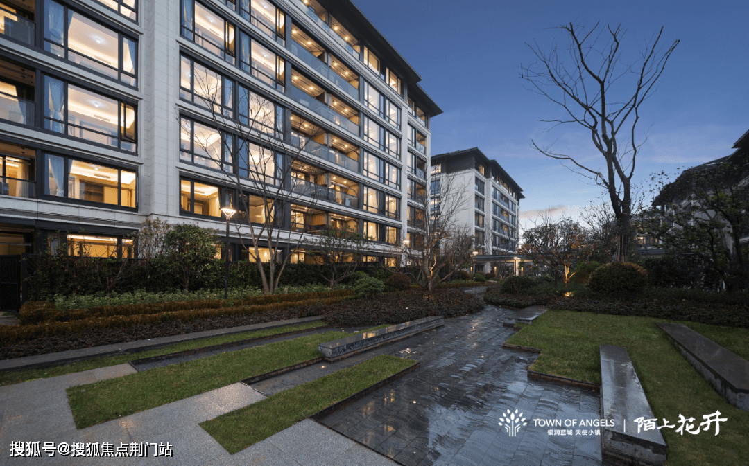 天使小镇陌上花开实景图万亩湖山之间,埋下的是一颗知识的种子,升腾而